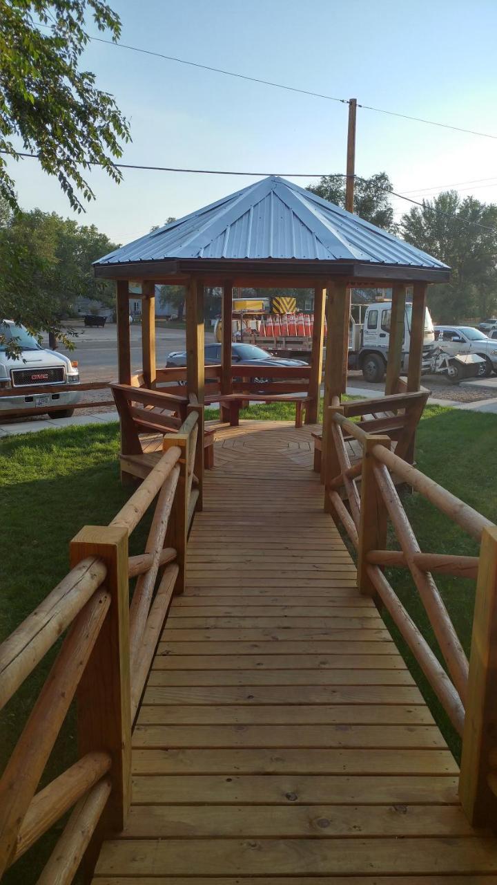 Sagebrush Inn & Suites Broadus Bagian luar foto