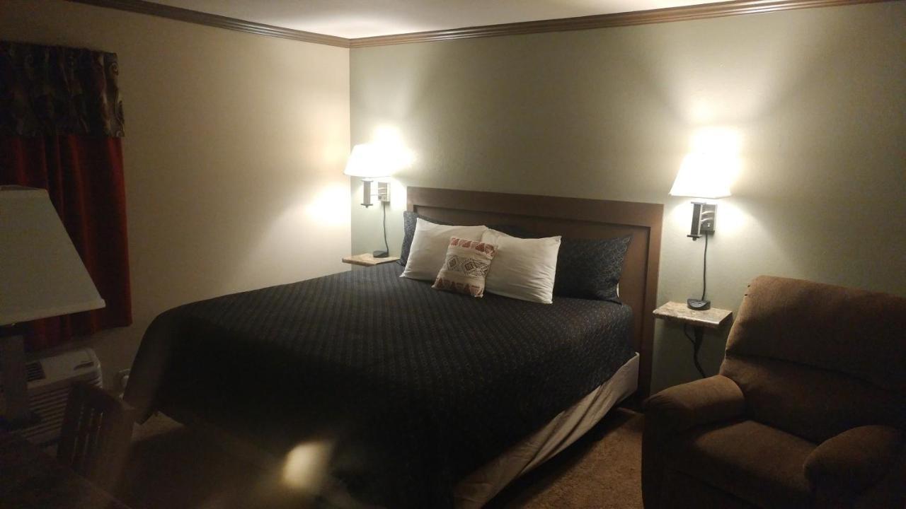 Sagebrush Inn & Suites Broadus Bagian luar foto