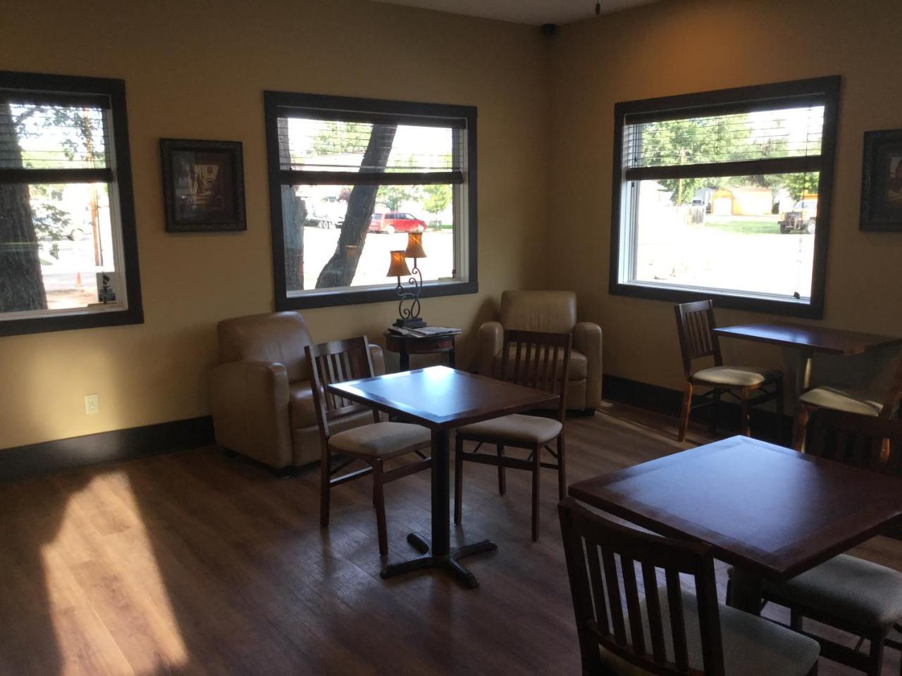 Sagebrush Inn & Suites Broadus Bagian luar foto
