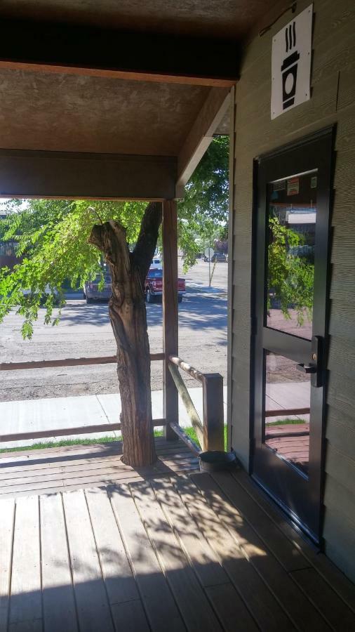 Sagebrush Inn & Suites Broadus Bagian luar foto